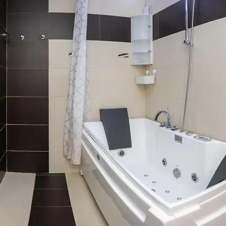 2Bd Apartment In The Centre Of Burgas Apartament